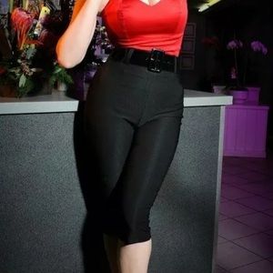 Deadly Dames Black Capris Large